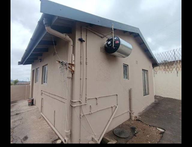 2 BEDROOM HOUSE FOR SALE IN CROSSMOOR